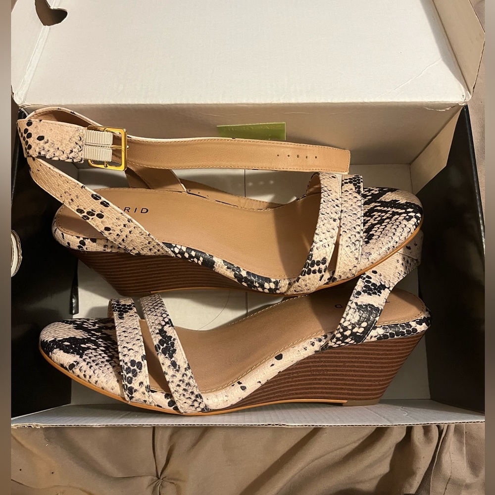 Torrid New Snake Skin Wedges size 11.5